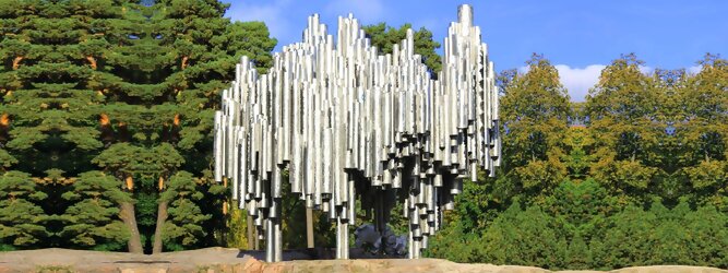 Trip Ukraine Reisetipps - Sibelius Monument in Helsinki, Finnland. Wie stilisierte Orgelpfeifen, verblüfft die abstrakt kühne Optik dieser Skulptur und symbolisiert das kreative künstlerische Musikschaffen des weltberühmten finnischen Komponisten Jean Sibelius. Das imposante Denkmal liegt in einem wunderschönen Park. Der als „Johann Julius Christian Sibelius“ geborene Jean Sibelius ist für die Finnen eine äußerst wichtige Person und gilt als Ikone der finnischen Musik. Die bekanntesten Werke des freischaffenden Komponisten sind Symphonie 1-7, Kullervo und Violinkonzert. Unzählige Besucher aus nah und fern kommen in den Park, um eines der meistfotografierten Denkmäler Finnlands zu sehen.
